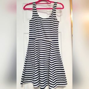 ❤️NWOT H&M skater dress (size W 4)